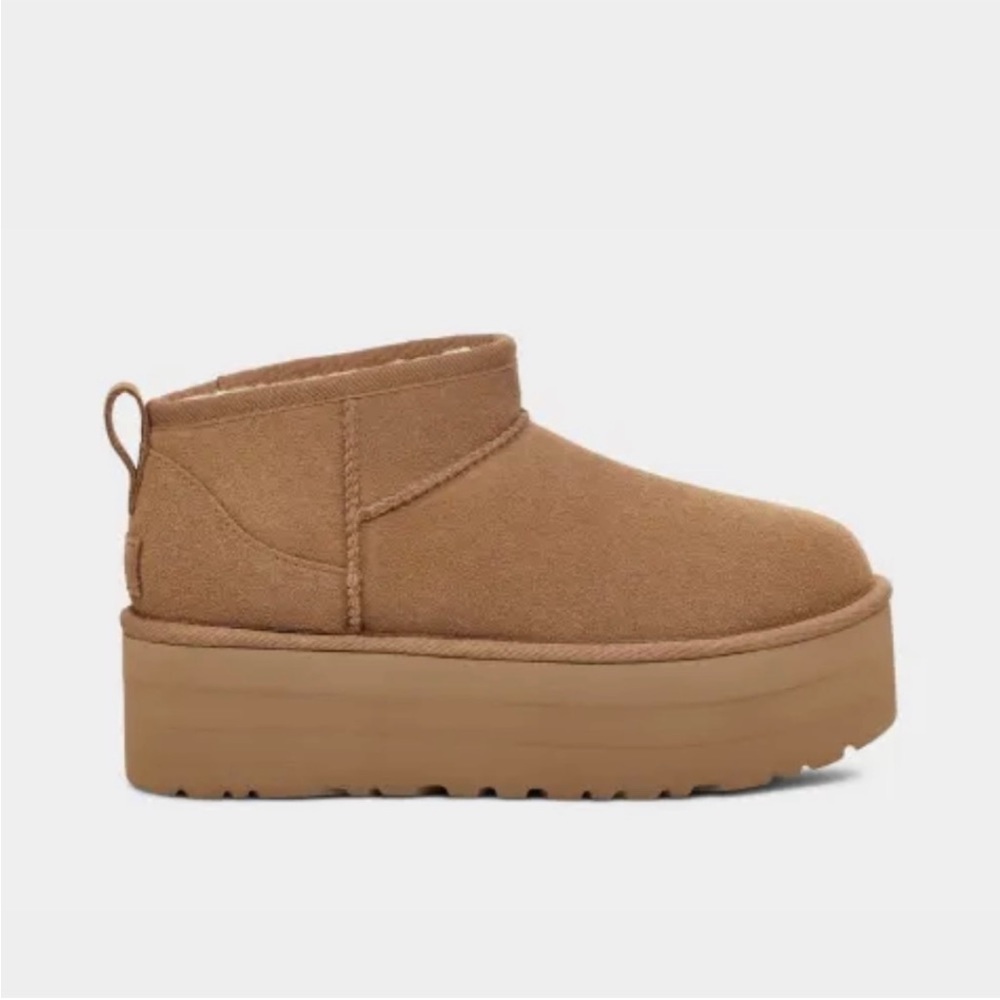 New Ugg Mini Platform Boots size 9
